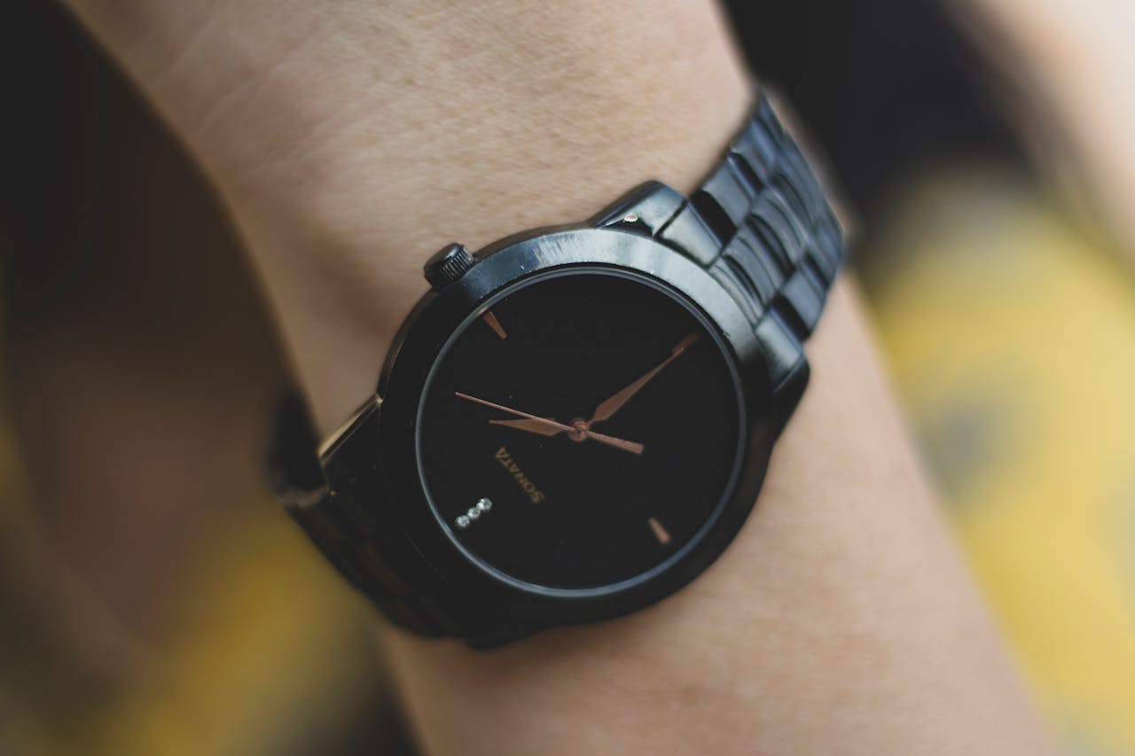 the-best-black-watches-from-michael-kors-for-modern-men